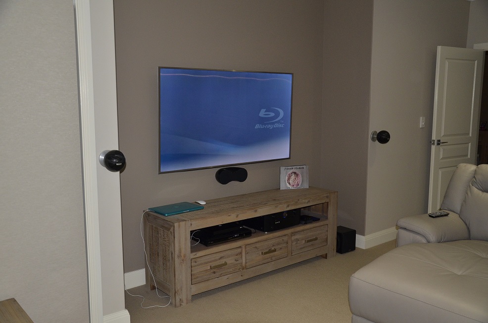 home theatre system wall mounted speakers, wall mount TV and amplifer
